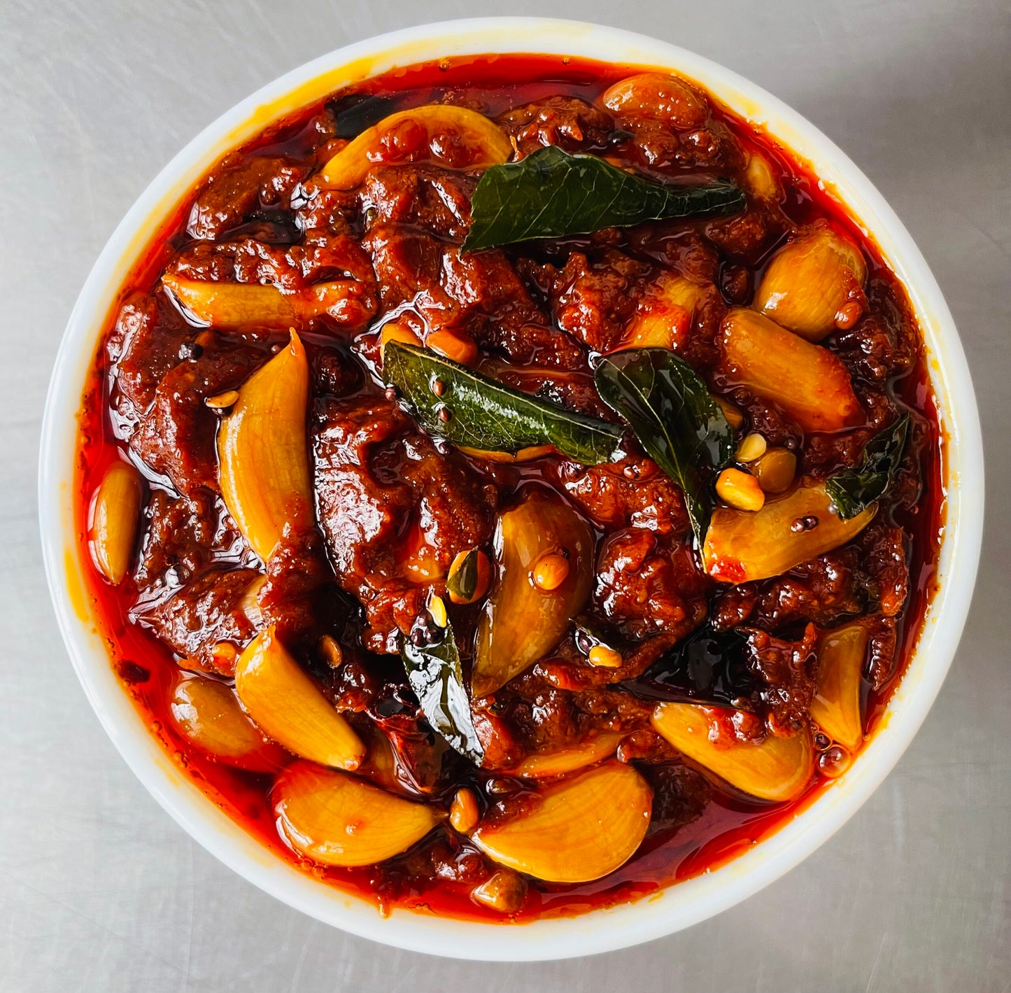 Vellulli Pachadi (Andhra Garlic Pickle)